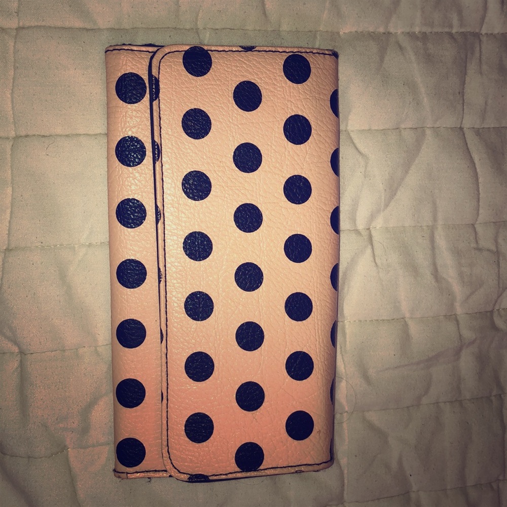 Polka dot wallet. Many card holders.